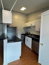 Building Photo - 608 W 51st St