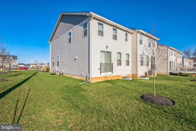 Building Photo - 900 Dogwood Ct