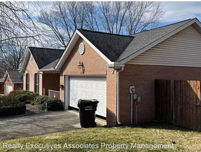 Foto del edificio - 3 br, 2.5 bath House - 8426 Lesley Marie Lane