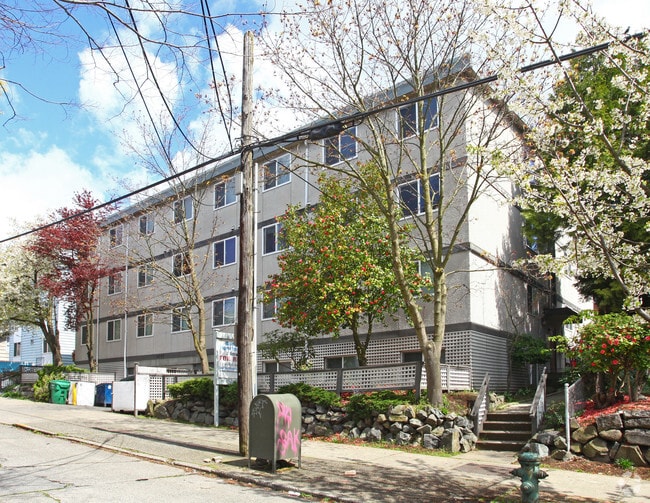 Building Photo - Badger Apartments