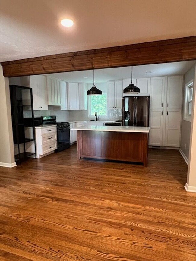 Building Photo - Asheville Rental!