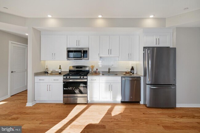 Foto del edificio - 1734 Ridge Ave