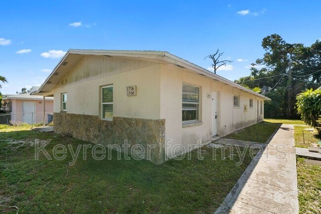 Foto del edificio - 1706 Cypress Dr