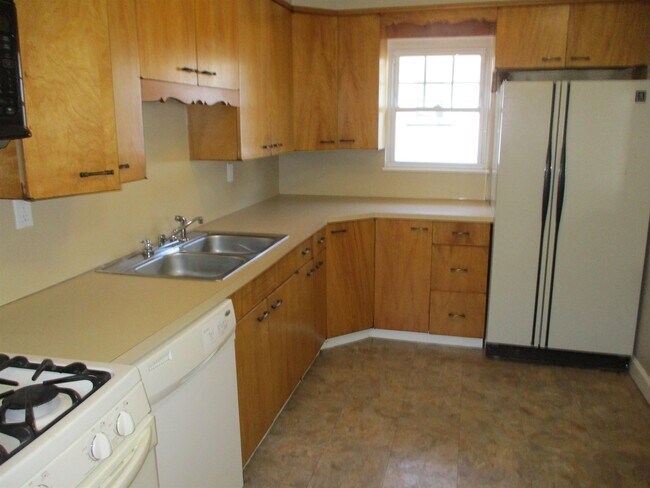 Building Photo - 410 Morse Ave