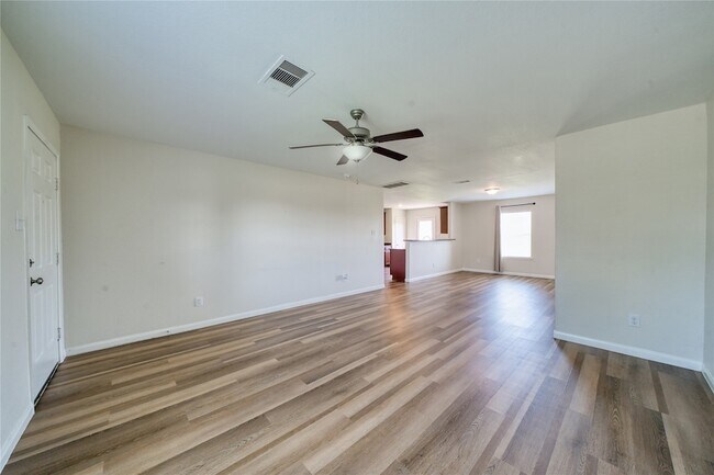 Building Photo - 5735 Rainbow Rd.