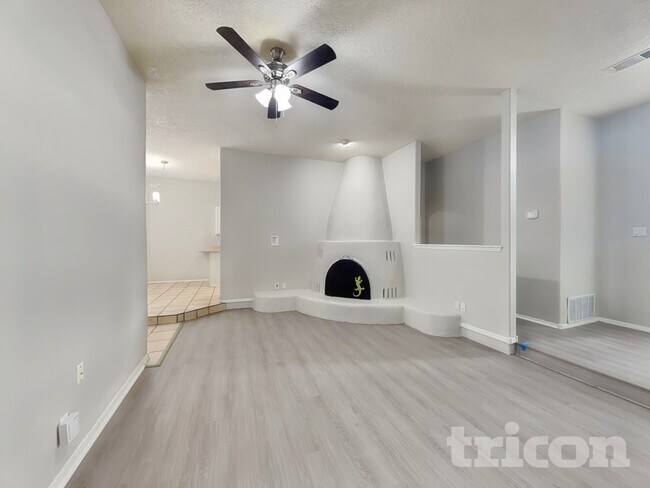 Foto del edificio - 6401 Prairie Sage Dr NW