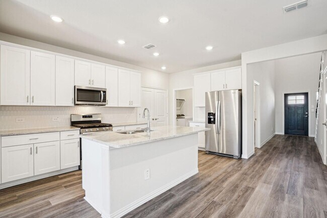 Building Photo - 516 Ezra Ln