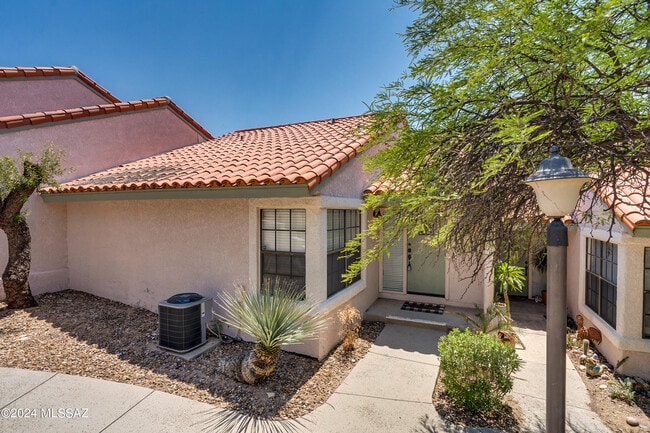 Building Photo - 6441 N Tierra De Las Catalinas