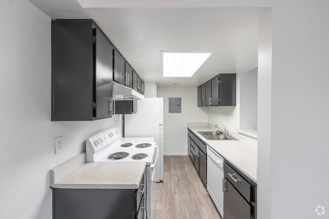 1 habitación, 1,5 baños - 850 pies cuadrados - Cocina - Tamarus Park Apartments