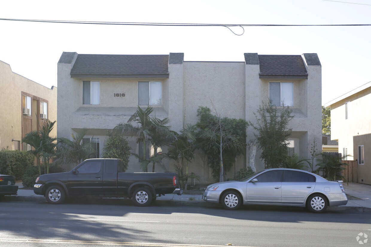 Building Photo - 1616 Civic Center Dr W