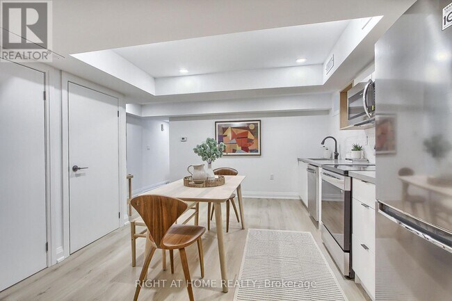 Photo du bâtiment - 1201 Dovercourt Rd