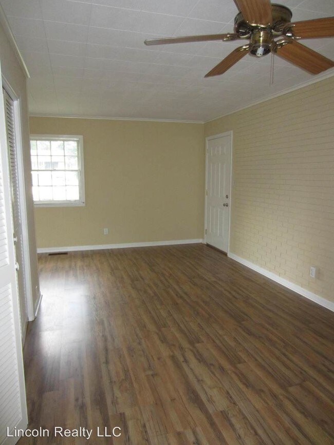 Building Photo - 4 br, 2.5 bath House - 1505 Hickory Rd.