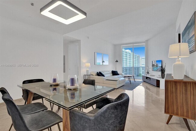 Building Photo - 16001 Collins Ave