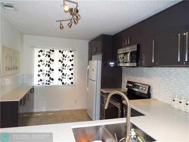 Foto del edificio - 4815 NW 22nd St