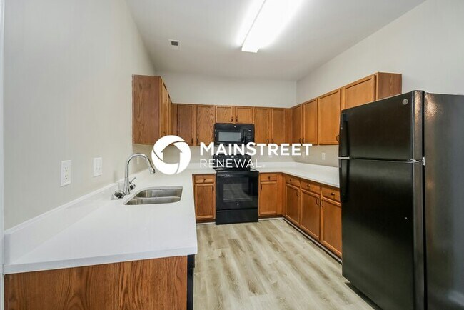 Building Photo - 3 Bedroom Pet-Friendly Home in Charlotte, NC with Main Street Renewal