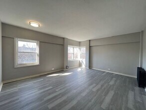 Building Photo - 7327 N Rogers Ave