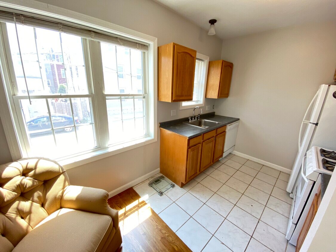 Primary Photo - 31 Charnwood Rd