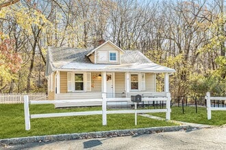 Building Photo - 14 Bedford Ln