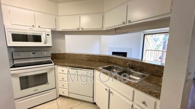 Building Photo - 10655 Lemon Ave