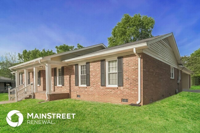 Building Photo - 5815 Mallard Dr S