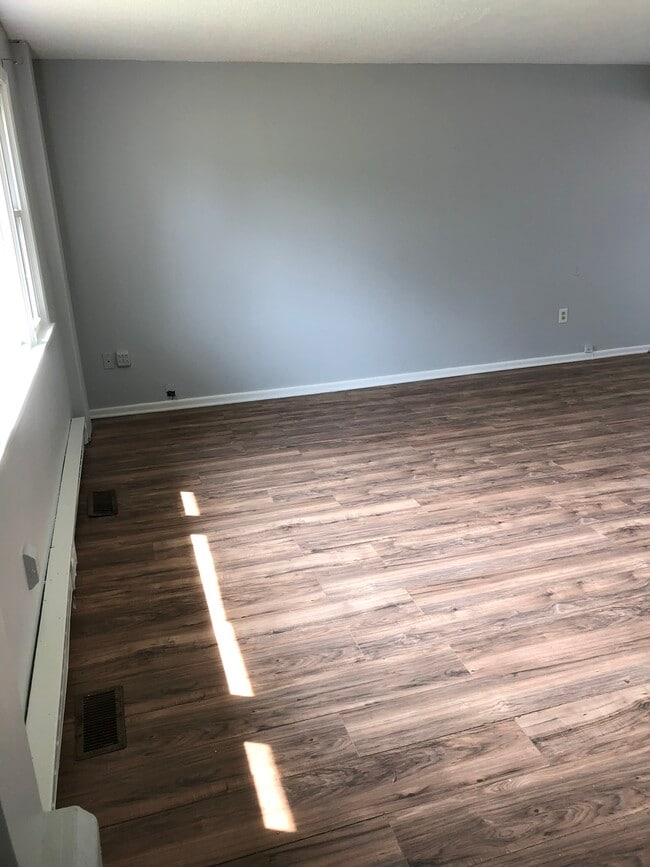 Building Photo - 56 Rose Cir