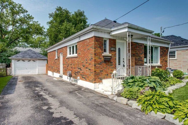 Photo du bâtiment - 1055 Western Ave
