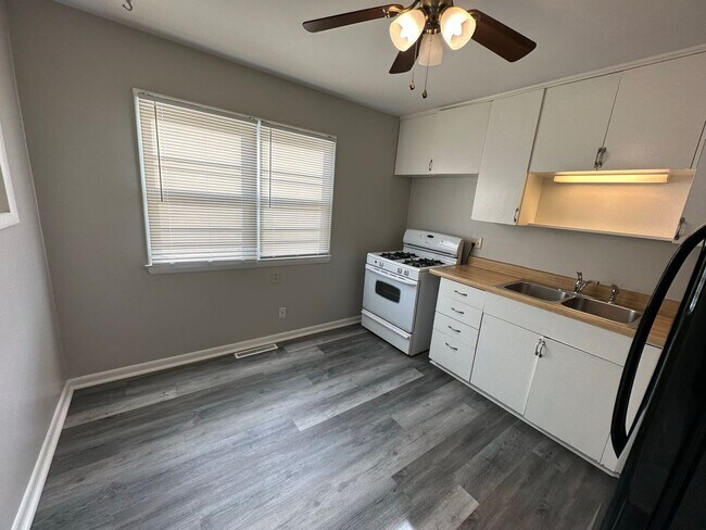 Foto del edificio - 3-Bed, 2-Bath Home with Finished Basement