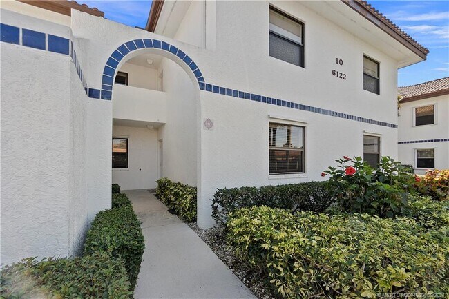 Building Photo - 6122 SE Landing Way