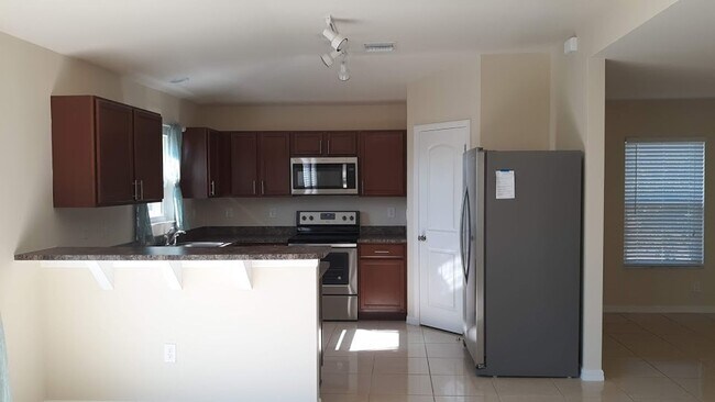 Building Photo - Stunning 3/2 home will not disappoint