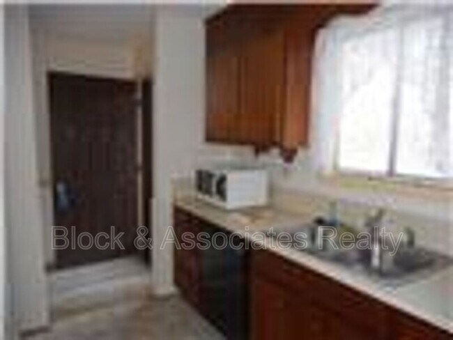 Building Photo - 123 Cloister Oaks Cir