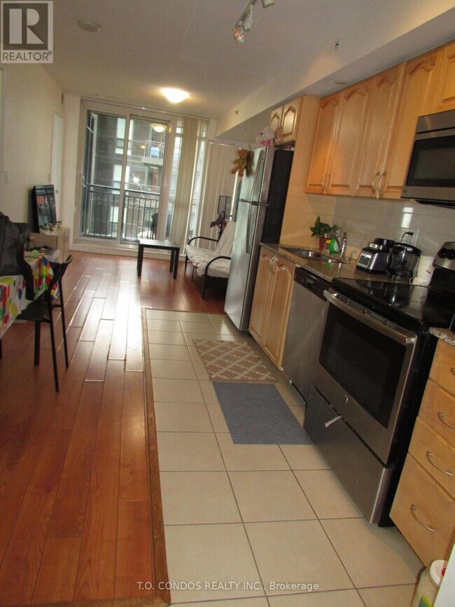 Photo du bâtiment - 830 Lawrence Ave W