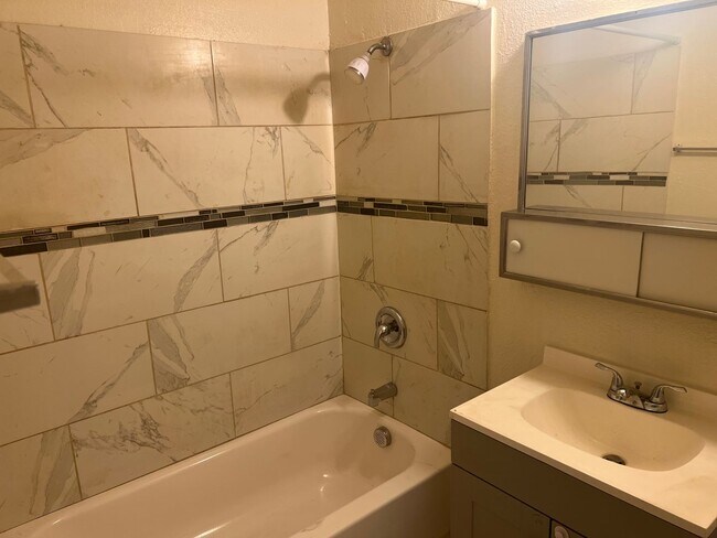 Foto del edificio - 3726 Hazelwood St