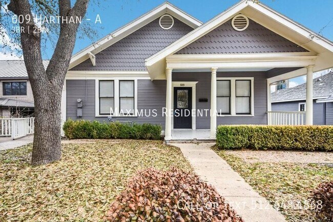 Building Photo - Clarksville 3/2 Private Location, Walk to ...