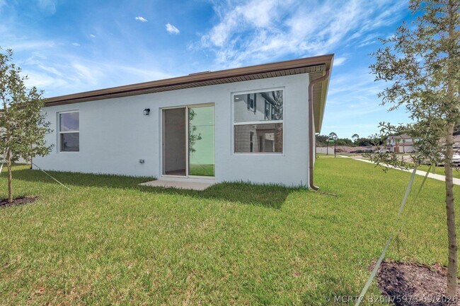 Foto del edificio - 5111 Montecristo Terrace