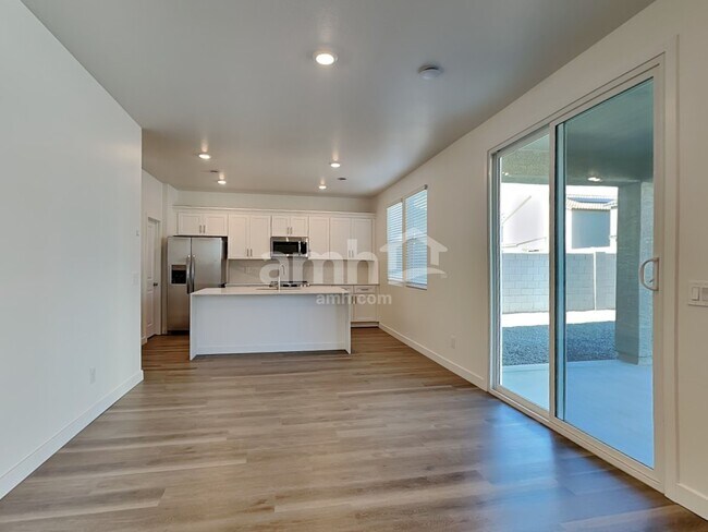 Building Photo - 20177 W Thomas Rd