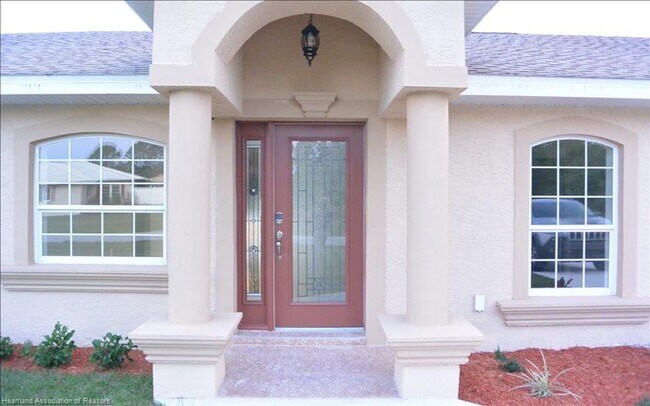 Foto del edificio - Three Bedroom-Two Bath-Single Family home-...