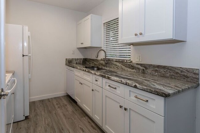 Building Photo - Charming 2BR/2.5BA Townhouse in the Heart of College Park!