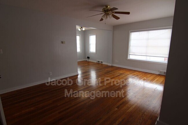 Foto del edificio - 370 E 18th St