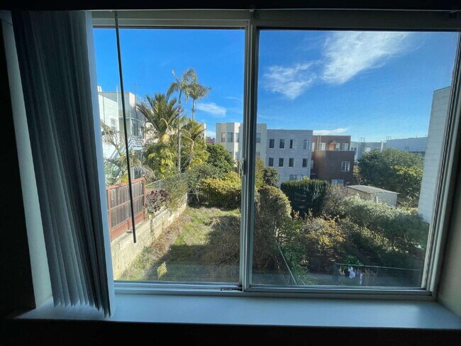 Foto del edificio - Large Private Bedroom in Sunset / Parkside near McCoppin Square and Taraval Corridor