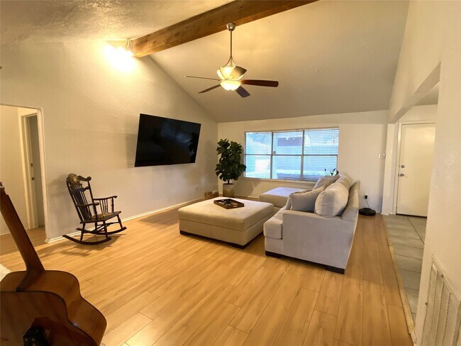 Foto del edificio - 9810 Shell Rock Rd