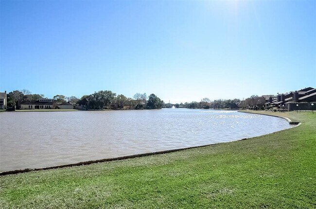 Foto del edificio - 2510 Grants Lake Blvd