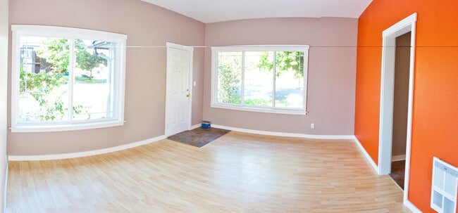Building Photo - 1425 E Yesler Way