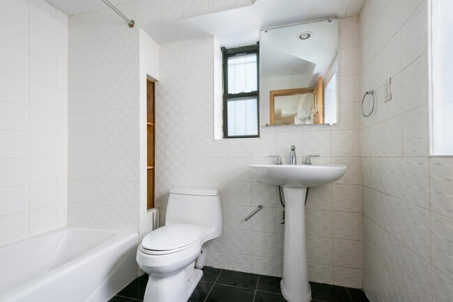 Building Photo - 320 Second Ave