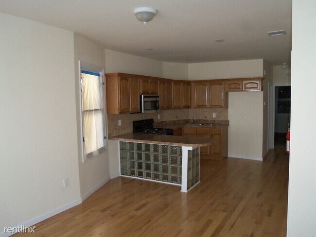 Building Photo - 3 br, 1 bath House - 80 Irving St Unit 2