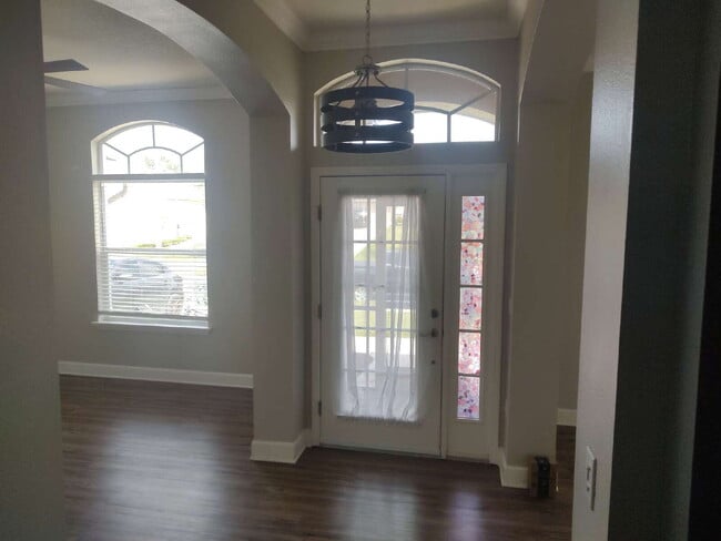 Building Photo - "Spacious 4-Bedroom with 3 Full Baths - 2,...