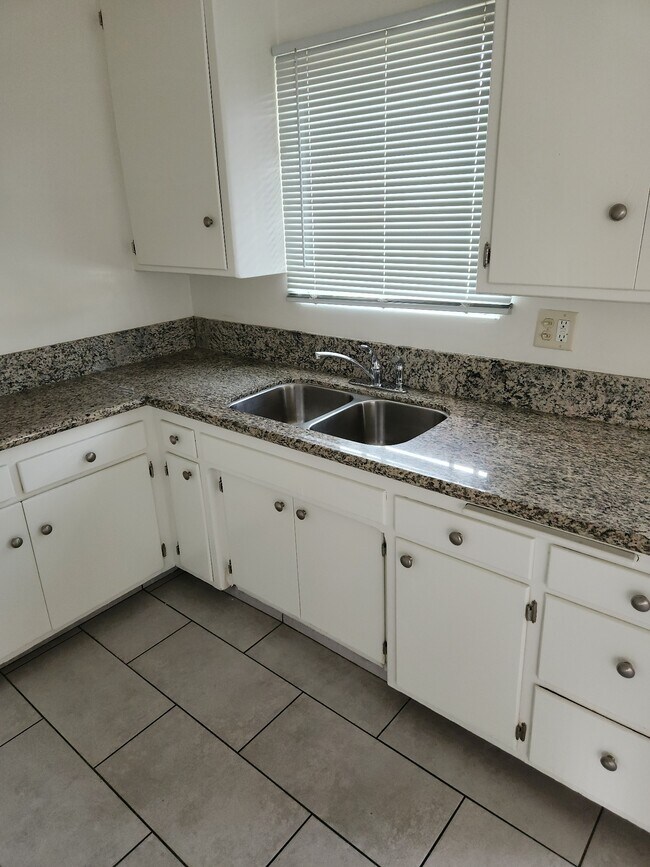 Building Photo - 4888 Pinafore St