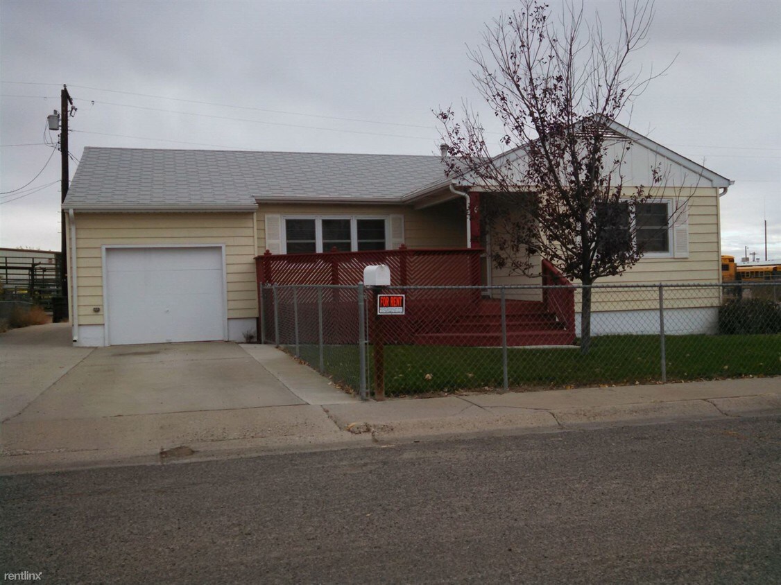 Primary Photo - 430 E Spruce St