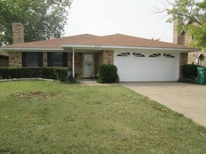 Building Photo - 6714 Sayle St