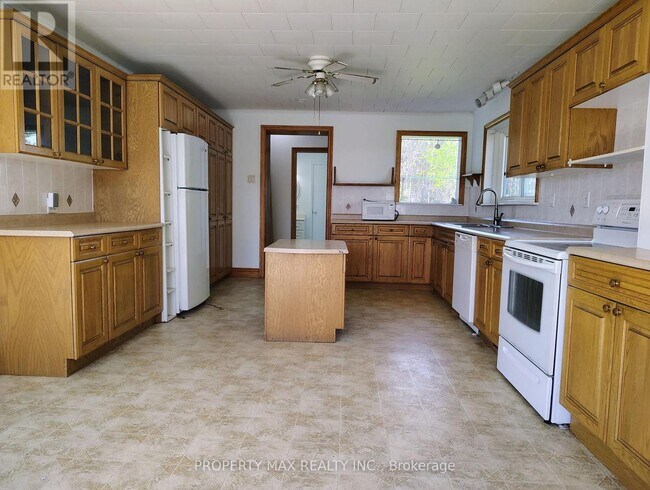 Photo du bâtiment - 5363 Davis Dr