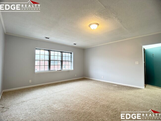 Foto del edificio - 178 Lake Shore Rd